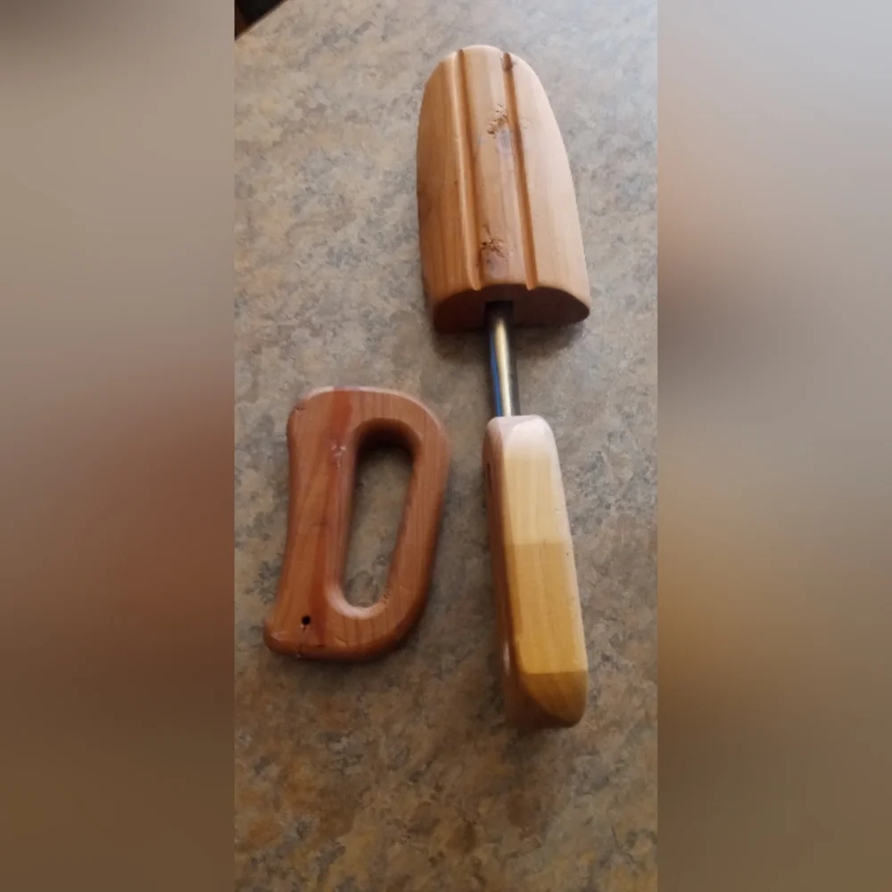 Cedar Wood Shoe Trees - Natural Cedar Finish
